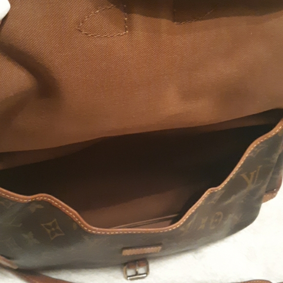 Louis Vuitton Saumur 30 Crossbody - Picture 2 of 7